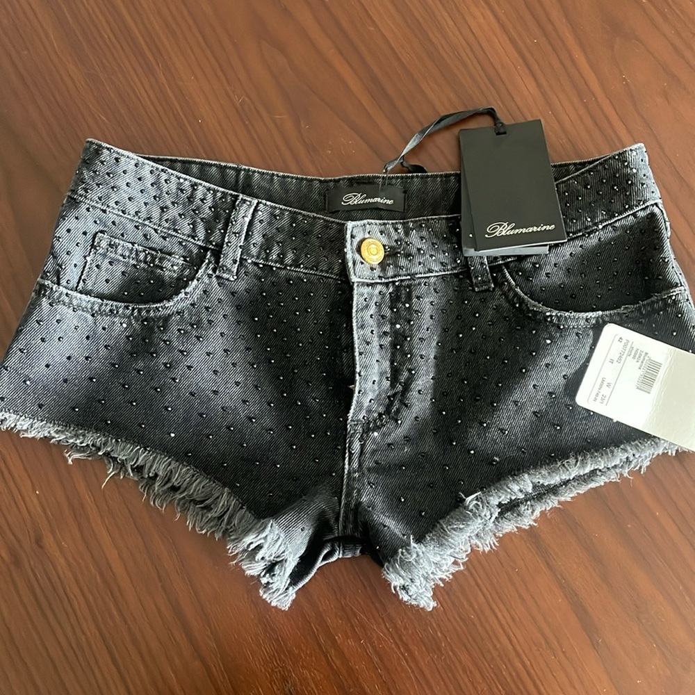 Lowrise short shorts